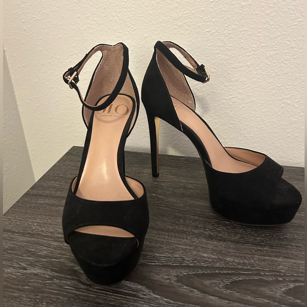 Women’s size 6.5 JLO stilettos